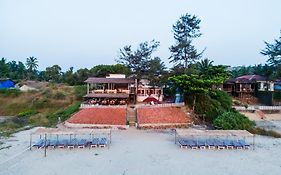 Woodpegger By The Beach, Mandrem